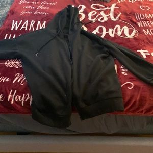 Oversized black jaket perfect for crop tops under